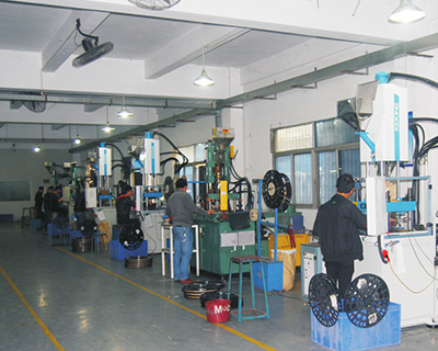 Vertical injection molding shop
